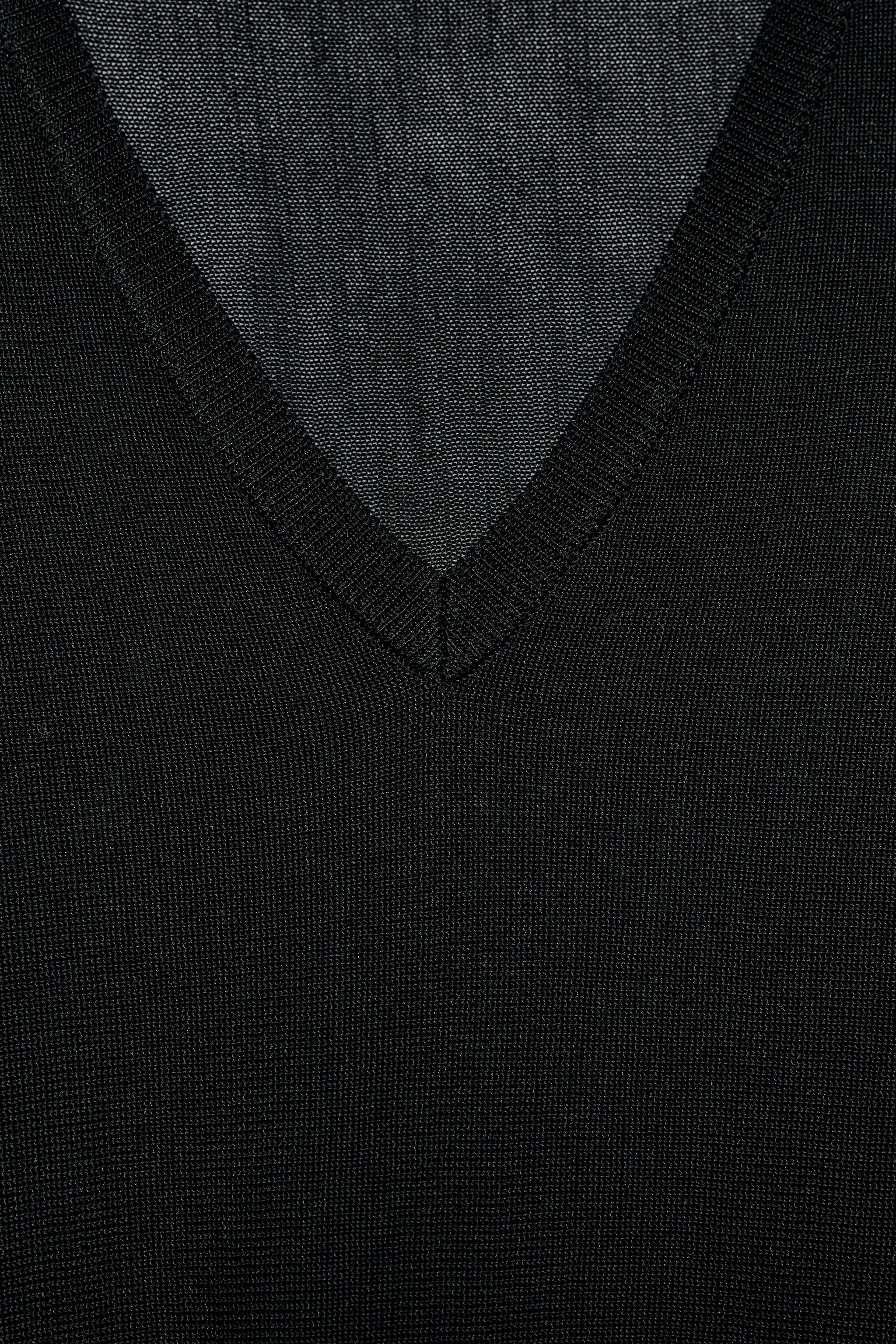 PULL EN MAILLE AVEC COL V